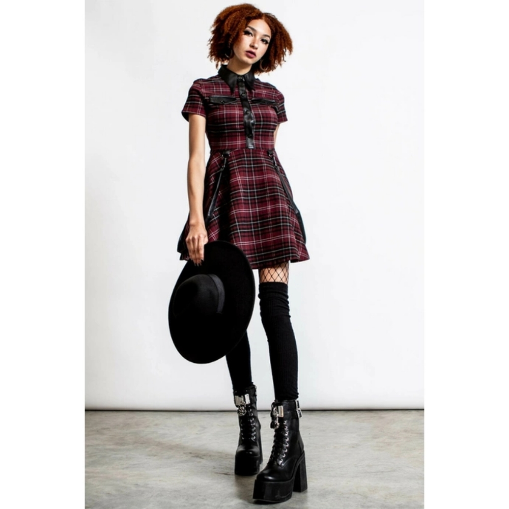 MENACE COLLAR DRESS